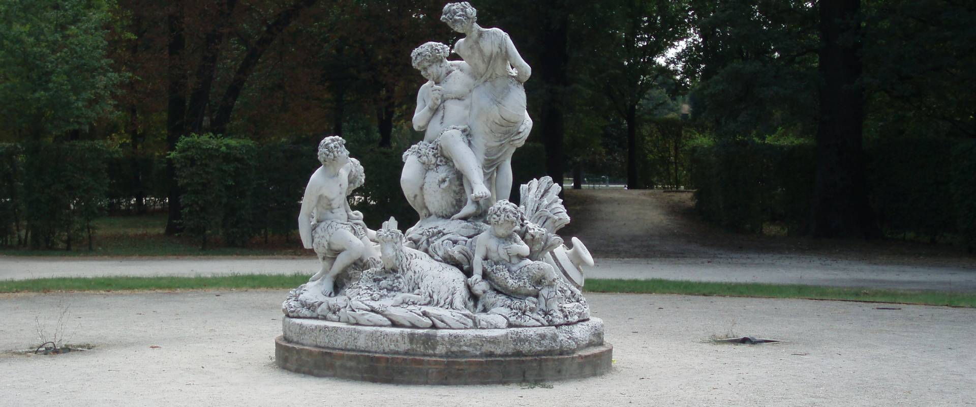 Statua parco ducale di Parma photo by Marcogiulio